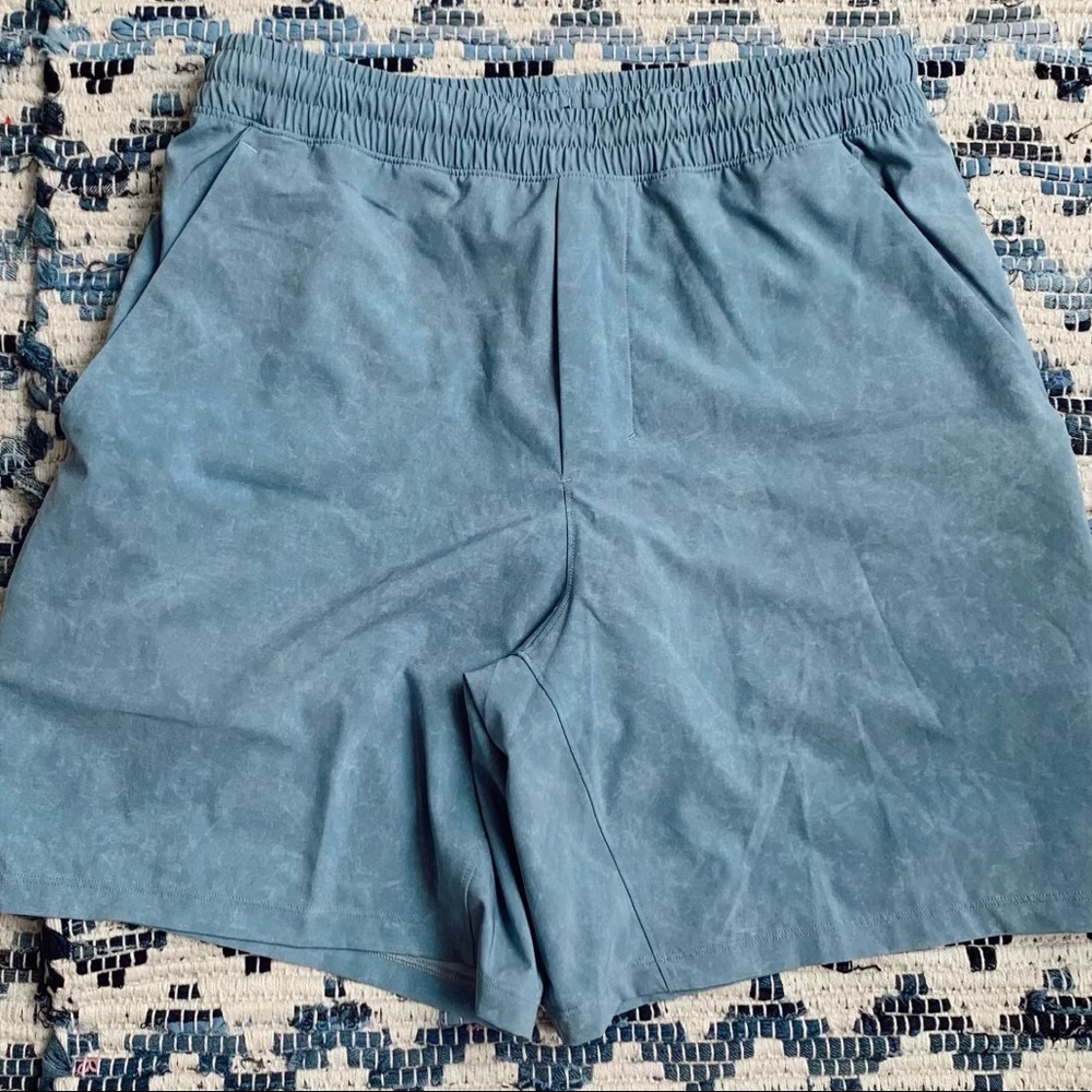 Lululemon Mens Short 7”Inseam with Liner